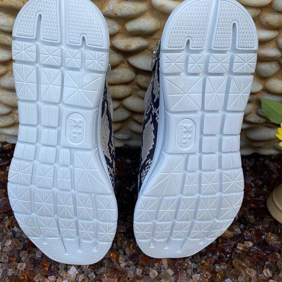 SESTO MEUCCI CUPID SNEAKER Size 6.5M. Snakeskin w/clear stones for bling. EUC! - Picture 4 of 7